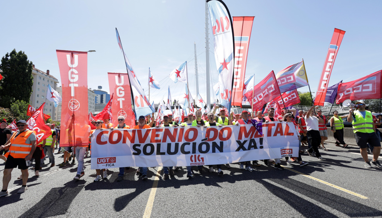 Los manifestantes, este jueves, en Alfonso Molina