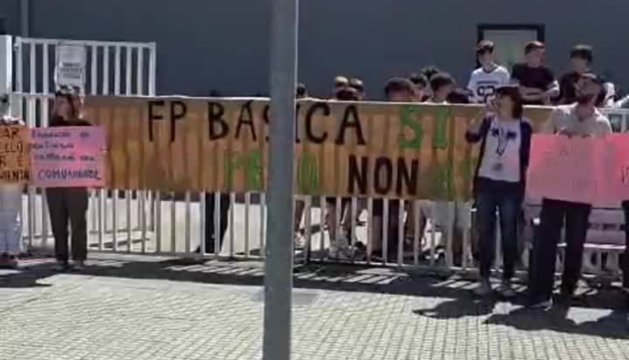 Manifestación en el IES de Carral