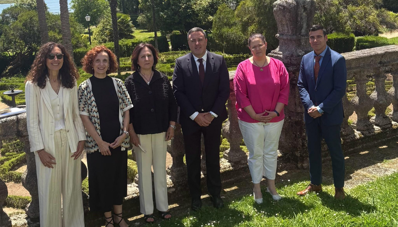 Escuela de Verano del Ministerio Fiscal 2026 en Mariñán con la fiscal general del estado, Teresa Peramato (tercera por la izquierda)