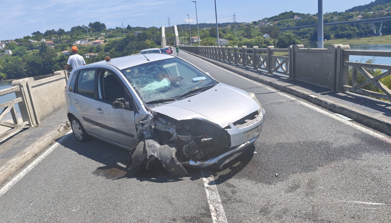 El coche que sufrió un accidente en O Pedrido