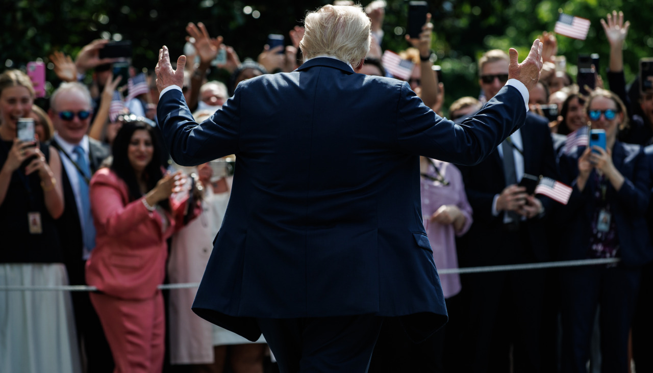 Donald Trump recibe los aplausos de sus seguidores