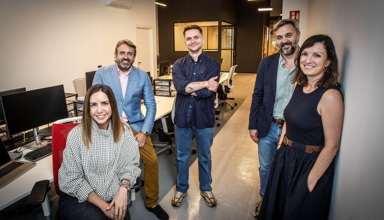 Miembros de Proximia, esta tarde en su nueva oficina de HI Coruña