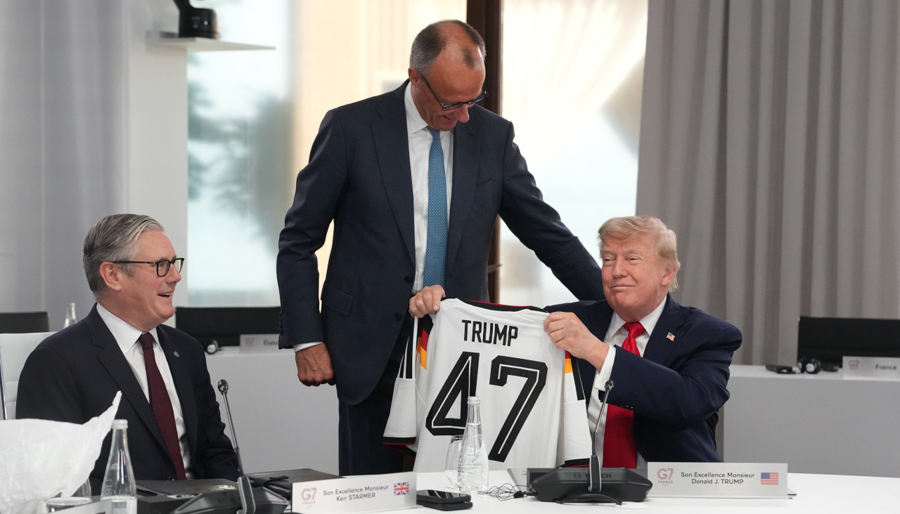 Trump, con la camiseta de Alemania que le regalaron en el G7