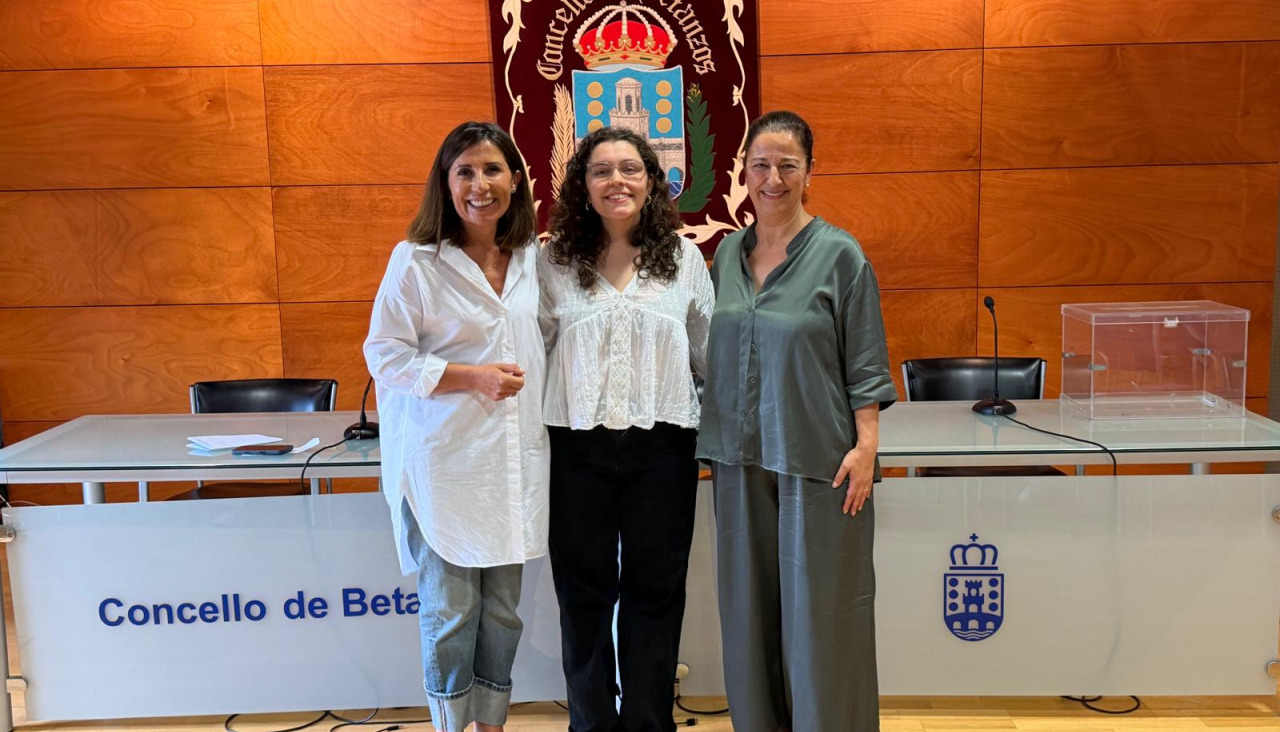 Myriam Arnoso, en el centro, fue la elegida como Representante del San Roque 2026