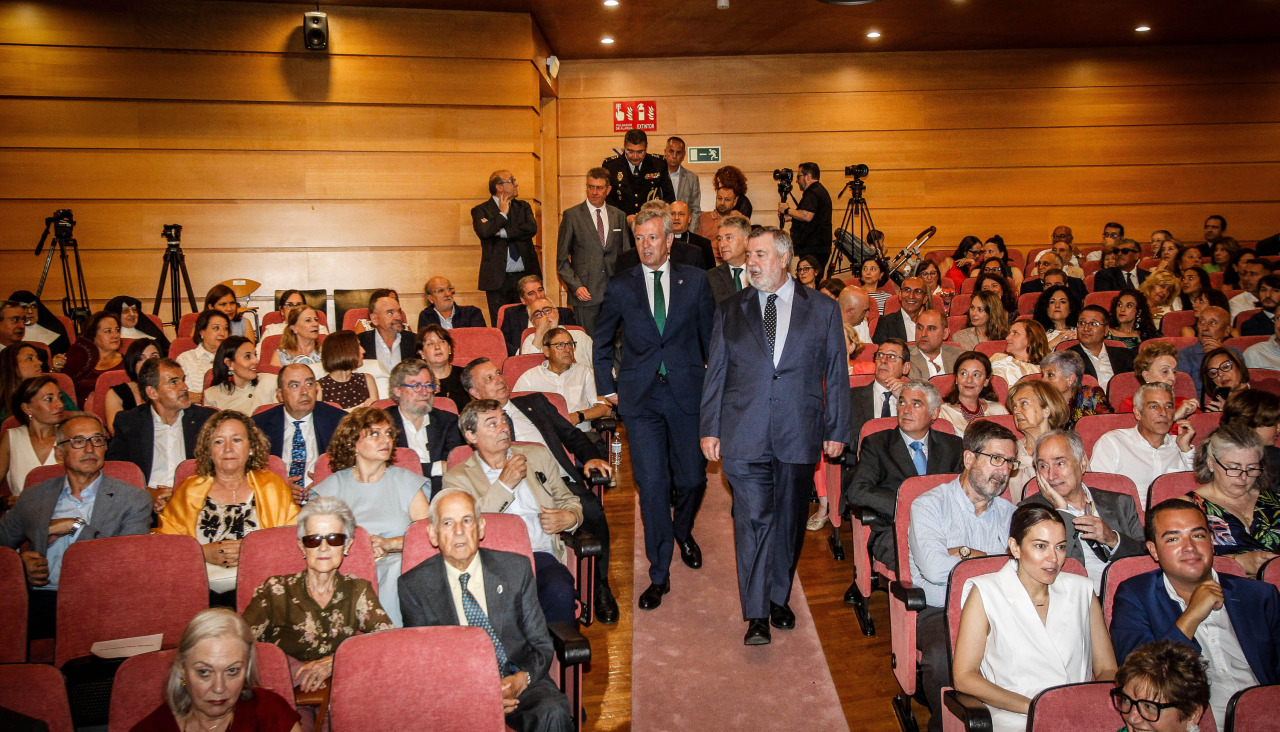 El presidente de la Xunta participó en el Encuentro de Médicos de la provincia de A Coruña que se celebró en la sede del Rectorado de la ciudad herculina