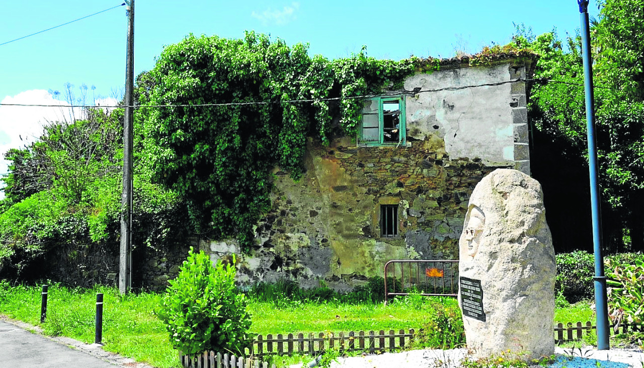 El inmueble continúa en estado ruinoso tras permanecer deshabitado desde el año 2011