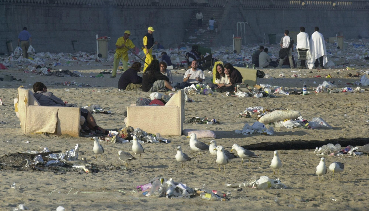 BASURA EN LA PLAYA
