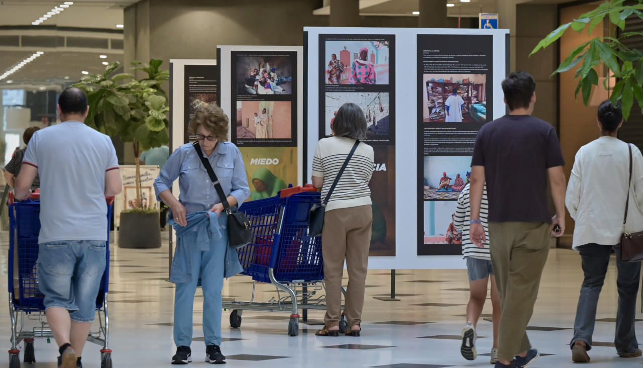Curiosos se acercaron a la exposición de Tierra de hombres
