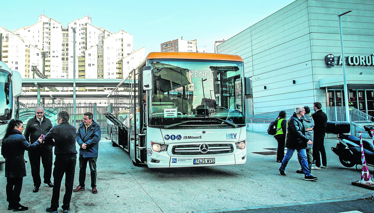 Autobuses para trasladar viajeros en la estación intermodal