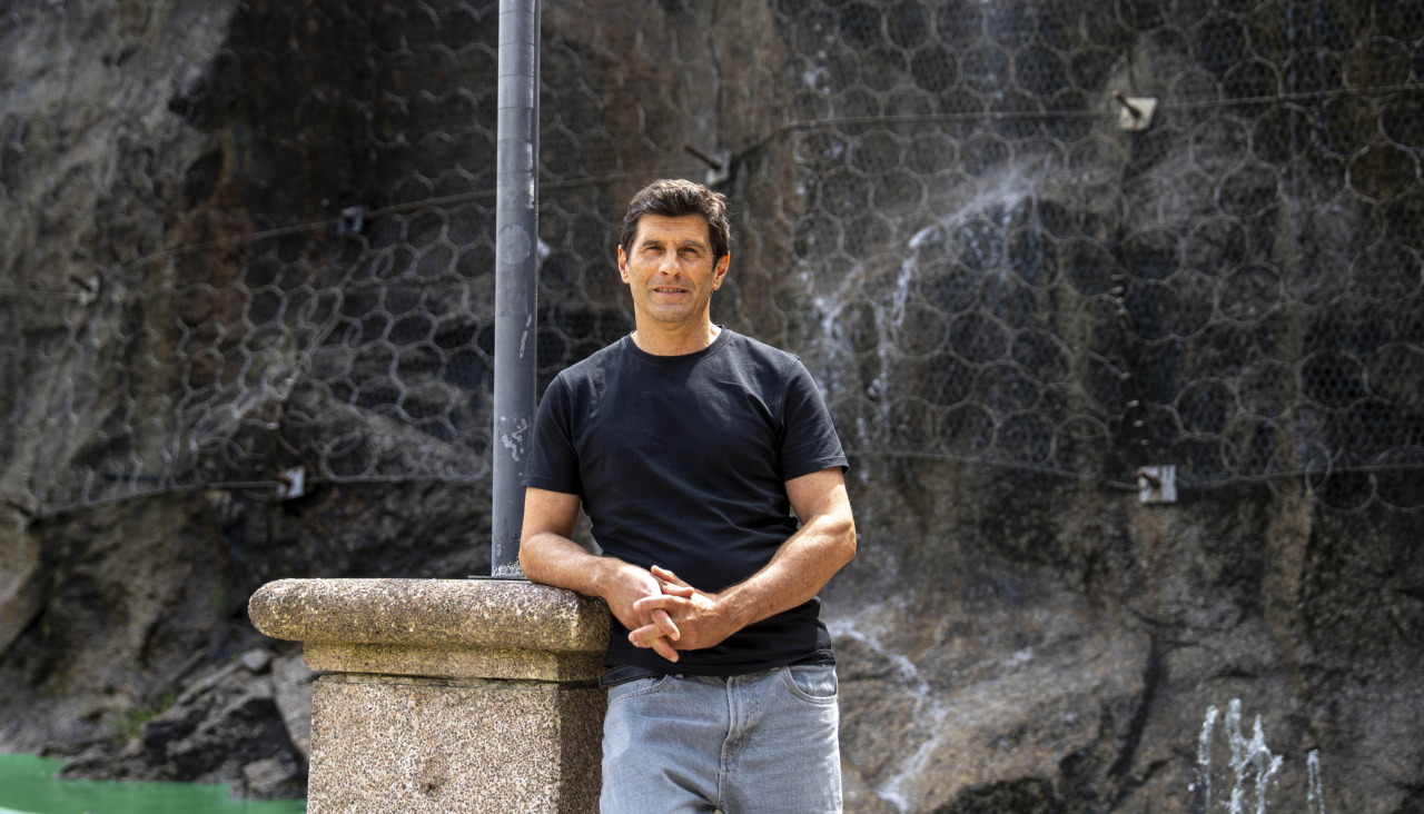 Quinito López Mourelle, xunto á fervenza do Palacio de la Ópera