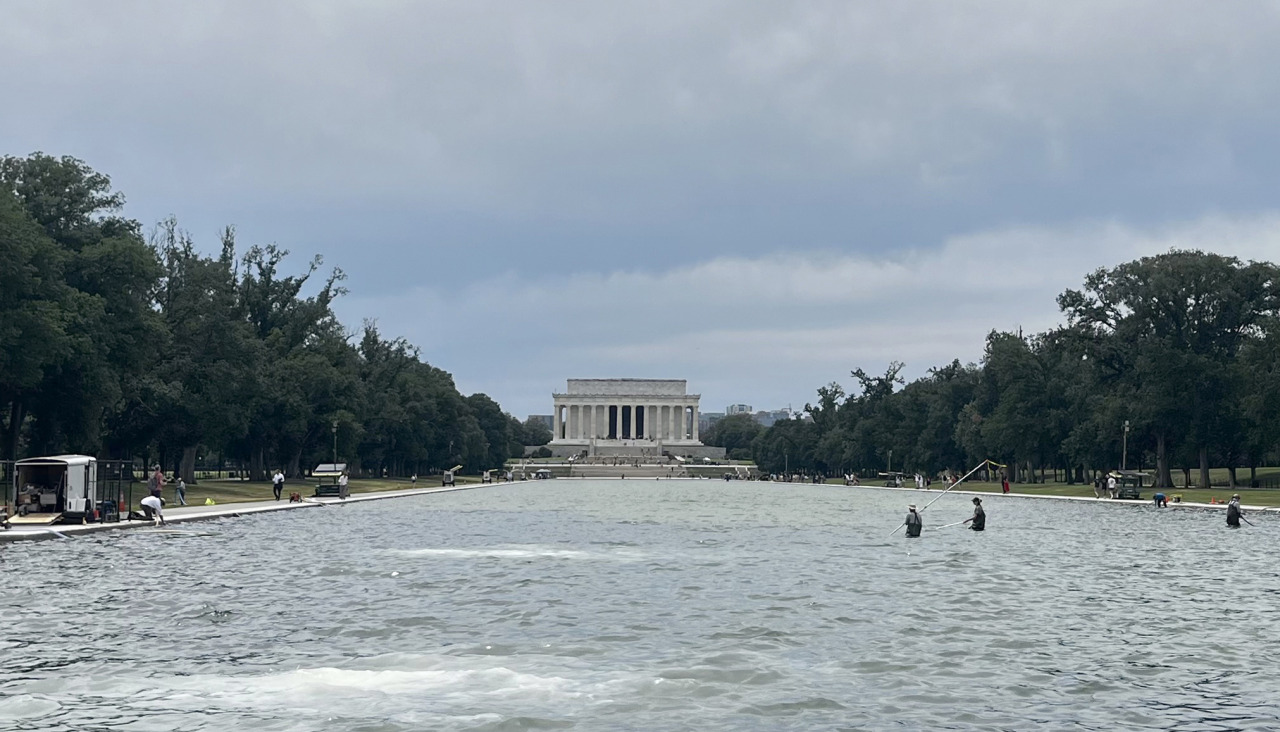 Fotografía del estanque reflectante situado frente al Monumento a Abraham Lincoln