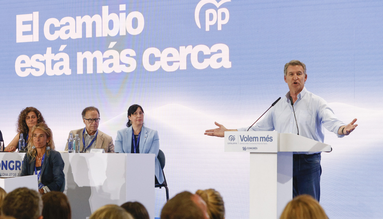 El presidente del PP, Alberto Núñez-Feijóo, interviene en la clausura del XVI Congreso del PP de Cataluña