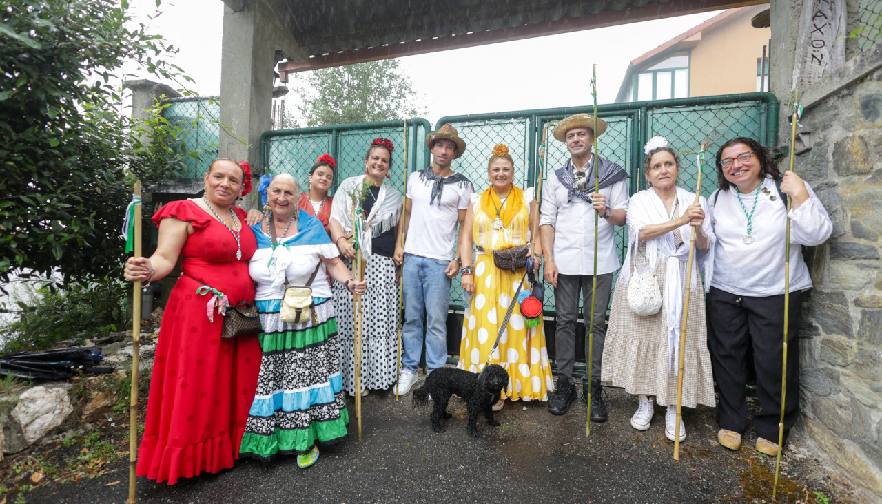 La Casa de Andalucía celebró su cita anual con la romería del Rocío en Oza Cesuras