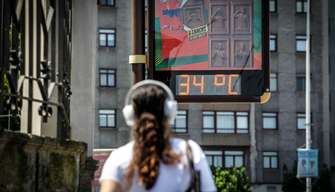 Un termómetro sube a los 34 grados, en una jornada de junio