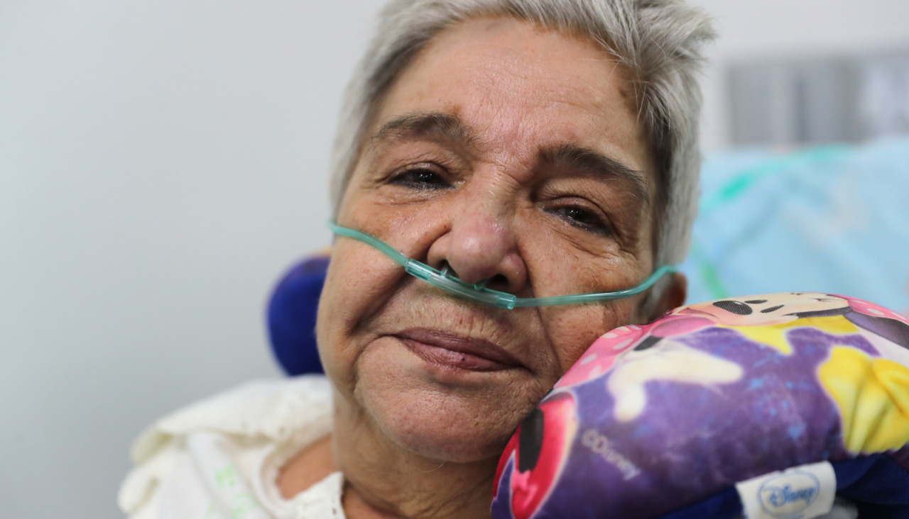 Marlene Santana, sobreviviente de los dos terremotos en Venezuela, posa durante una entrevista con EFE