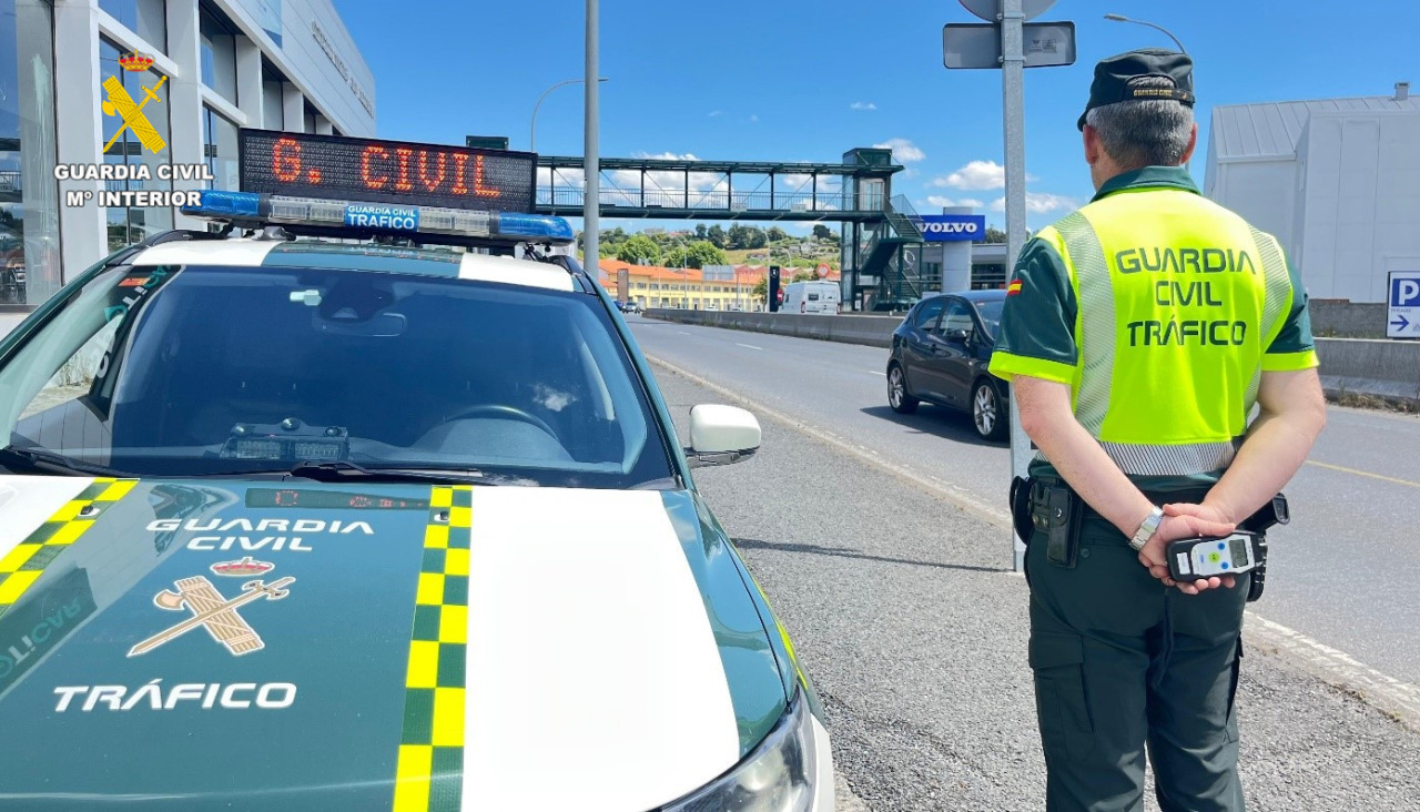 Control de la Guardia Civil en Oleiros