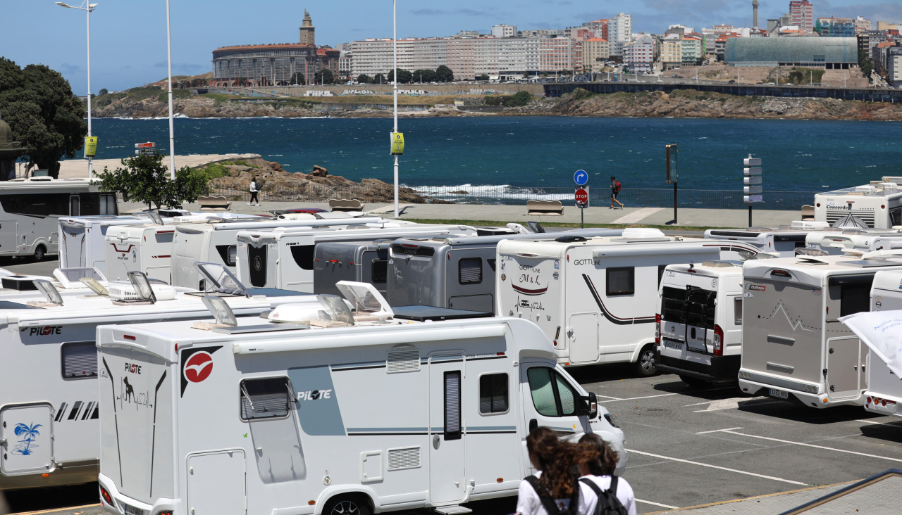 Autocaravanas en el aparcamiento de Riazor
