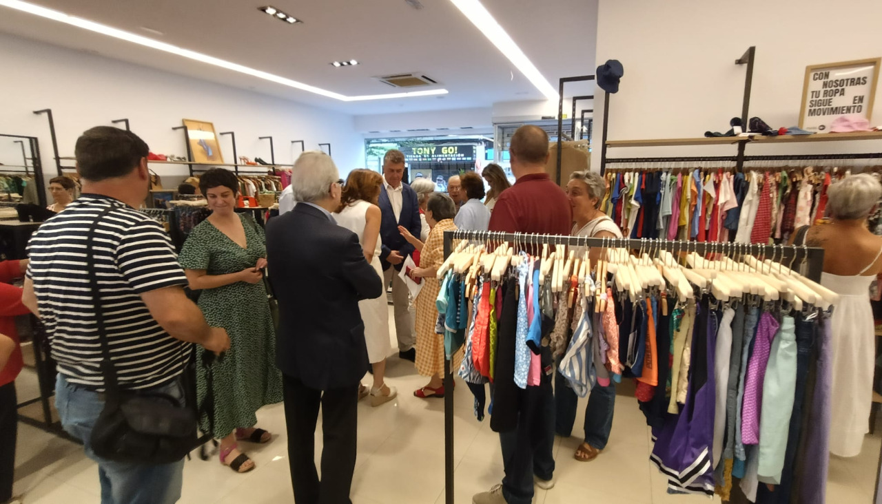 Tienda Arroupa de Cáritas en la calle Barcelona de A Coruña