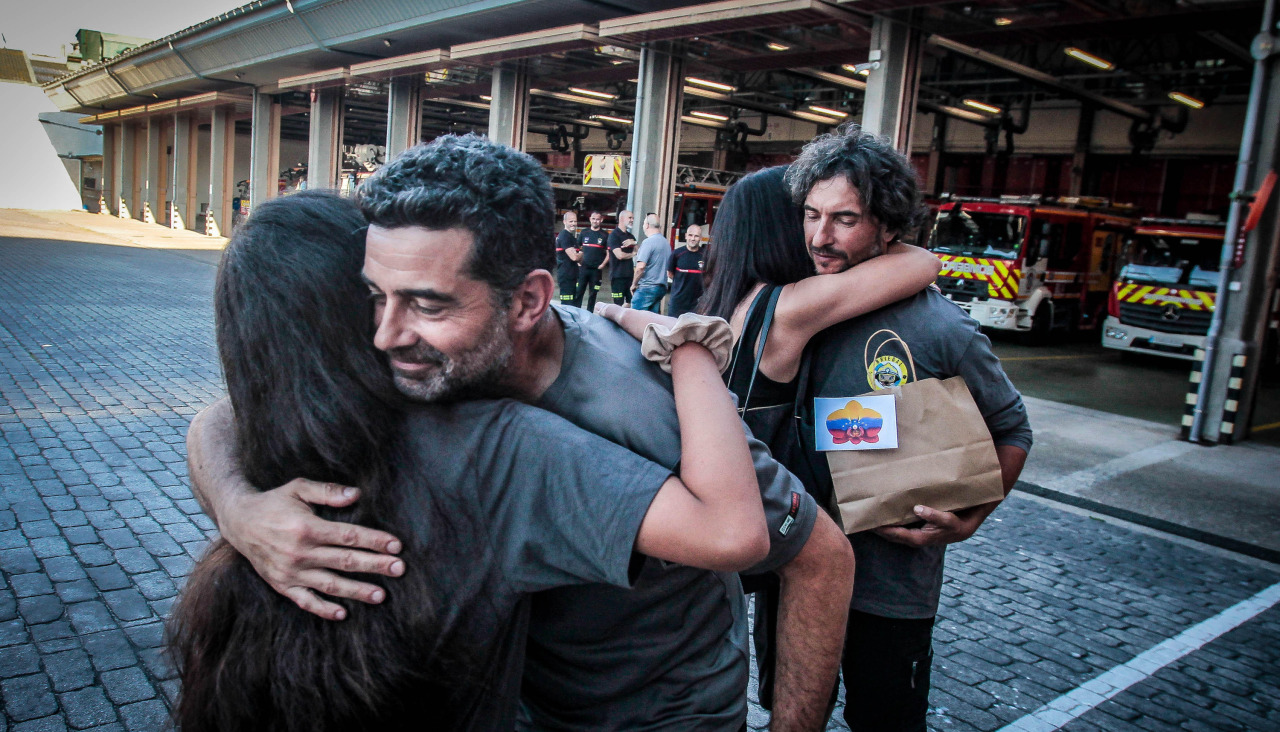 Los bomberos Carlos Blanco y David Hermida recibidos este sábado en el Parque de Bomberos de A Grela