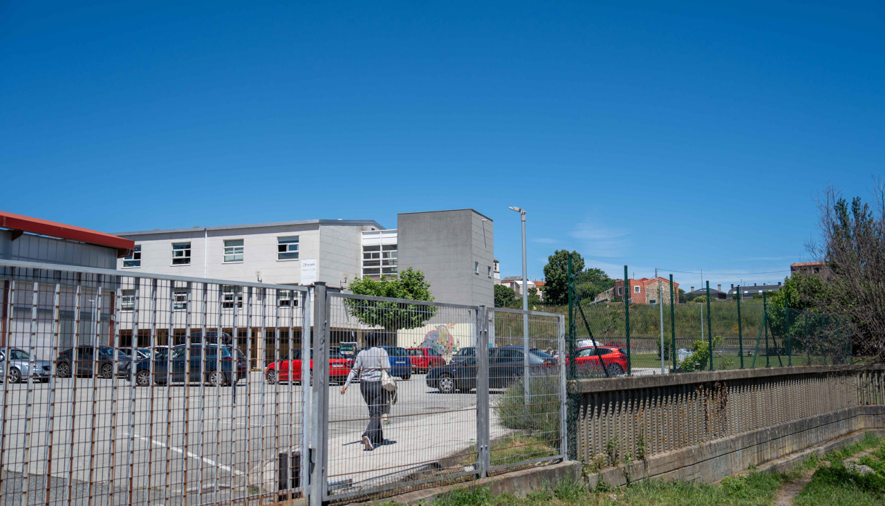 Uno de los accesos del CEIP San Pedro de Visma
