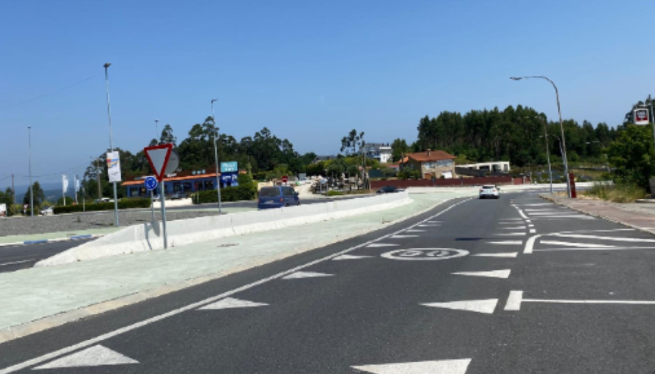 La carretera N-VI a su paso por Guísamo