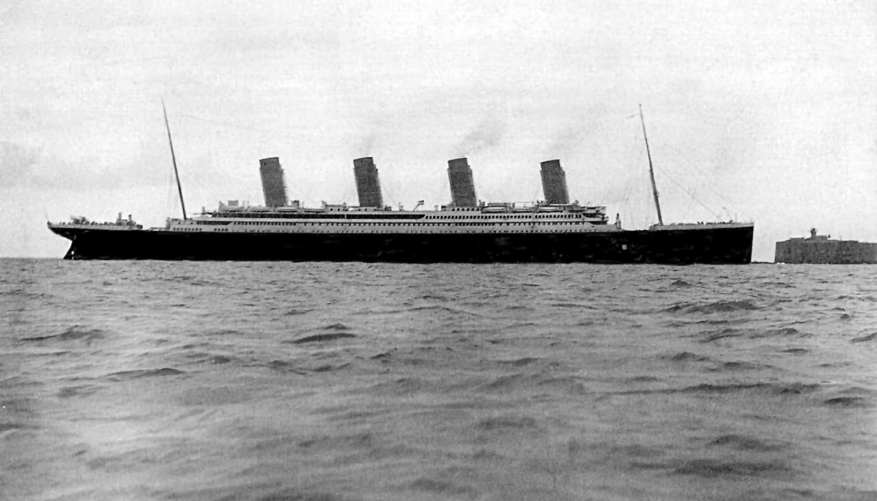 Titanic_at_Cherbourg