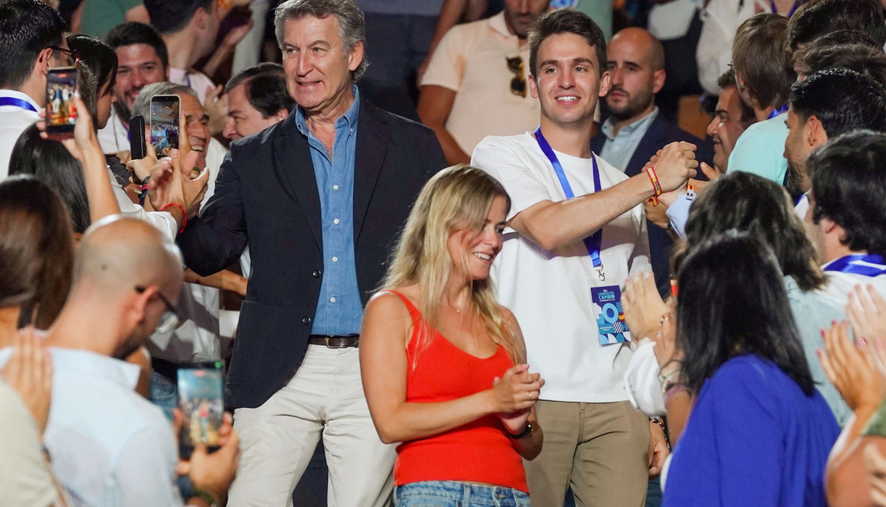 Feijóo llega al congreso de Nuevas Generaciones