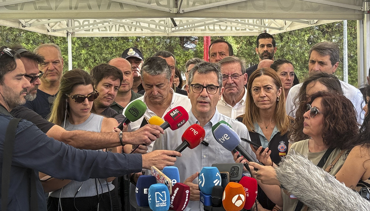 El ministro Félix Bolaños, este sábado ante los medios