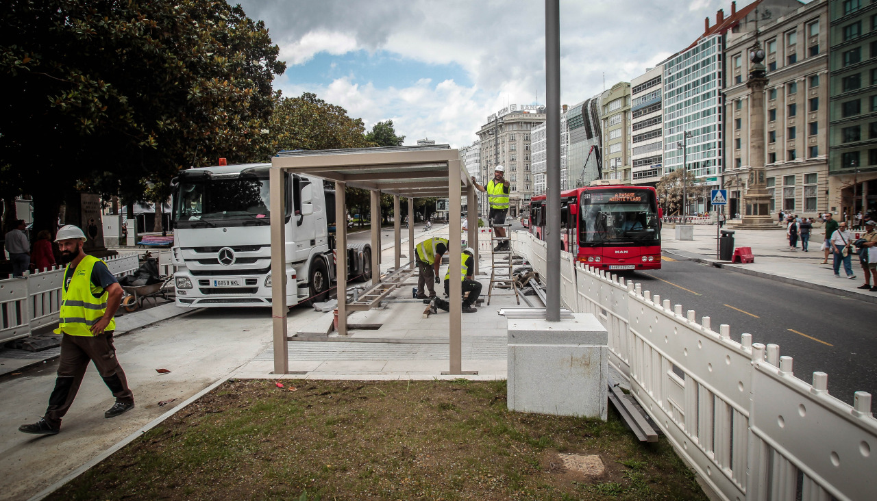 Instalación de las marquesinas en el Obelisco