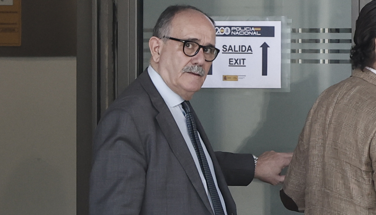 El letrado José Aníbal Álvarez, primer abogado del exministro José Luis Ábalos, a su salida de la Audiencia Nacional este lunes