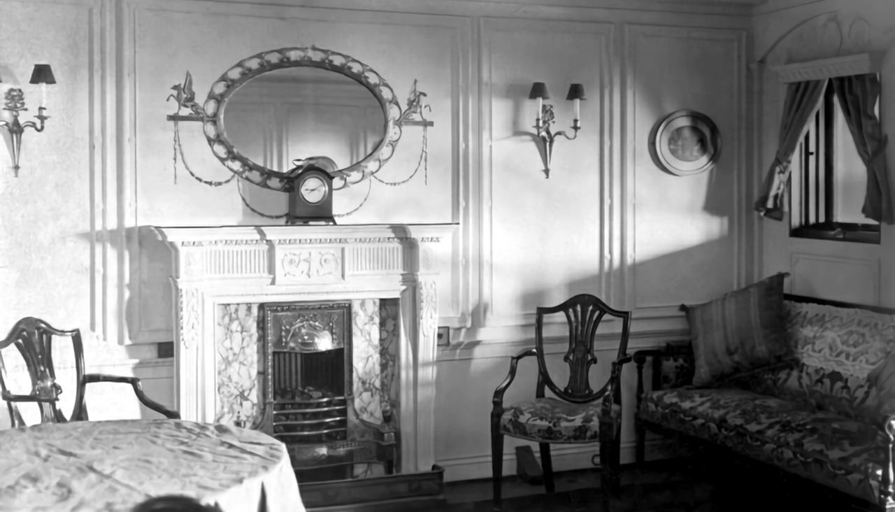 Salón de la suite B-51/53/55 del ‘Titanic’, la ocupada por Thomas, tomada el 10 de abril de 1912. En su chimenea, la estufa eléctrica empotrada que en la película de James Cameron se replicó en el camarote de Rose