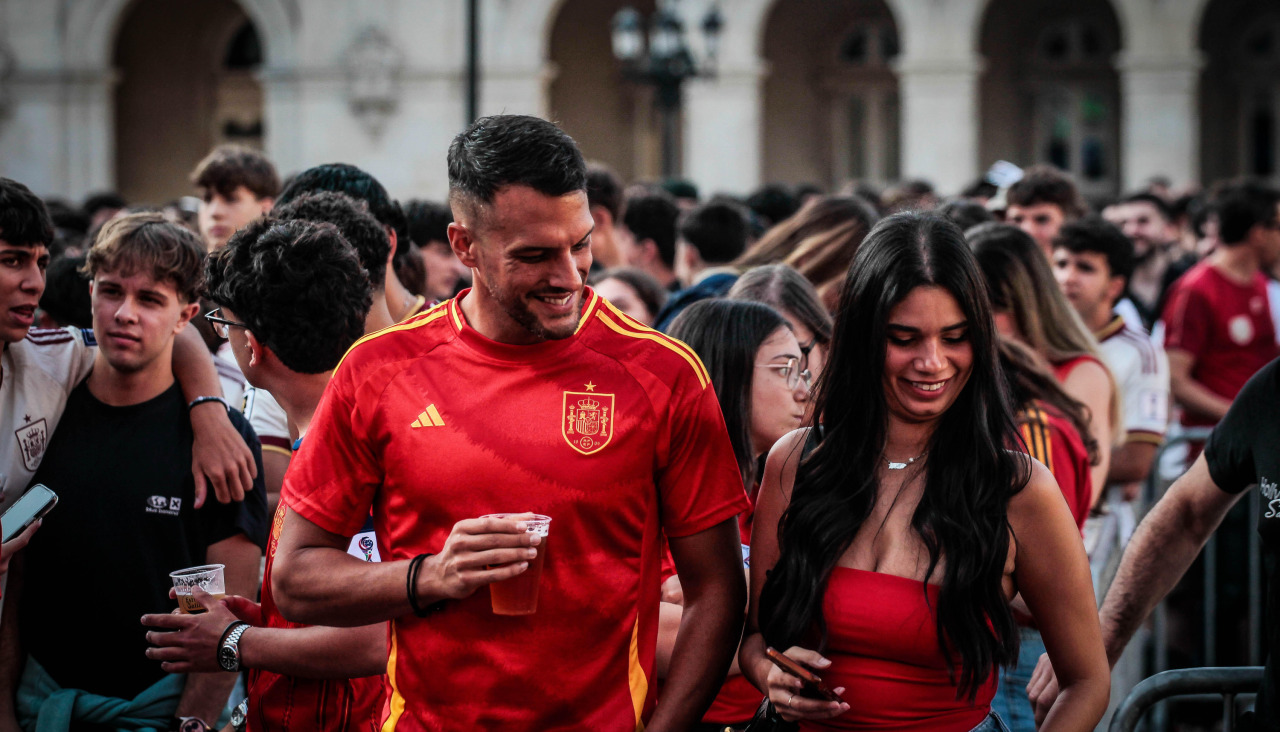 quintana. aficiÃ³n viendo EspaÃ±a BÃ©lgica del mundial en MarÃ­a pita