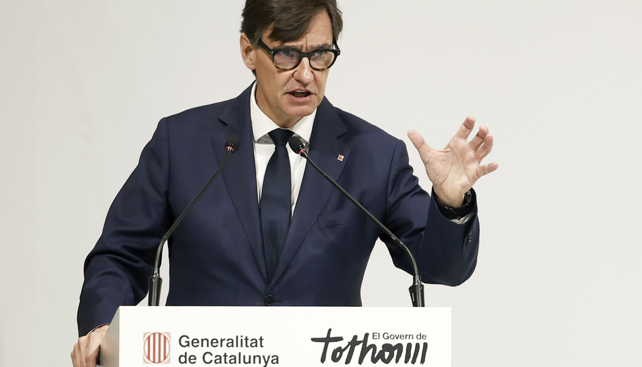 El presidente de la Generalitat, Salvador Illa, durante la presentación del último informe anual publicado por el Departamento de Economía y Finanzas de la Generalitat