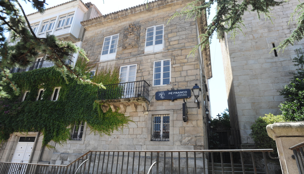 La calle de la casa de la Reja Dorada, pegada a la iglesia de Santiago