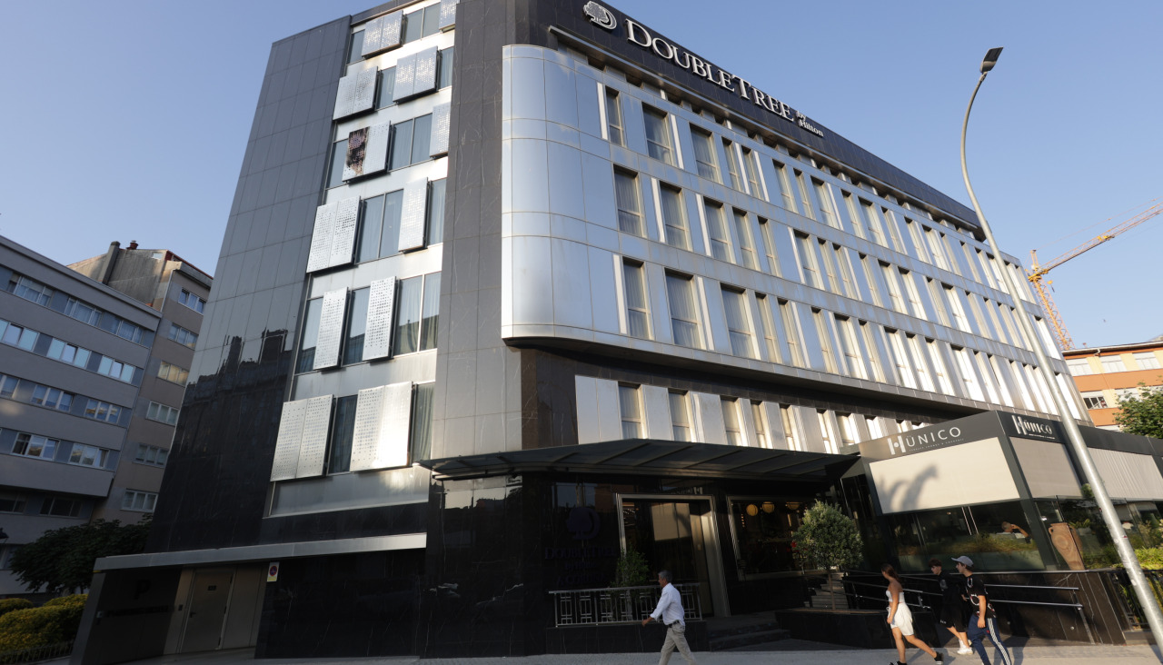 Hotel Hilton muestra el fuego en su fachada