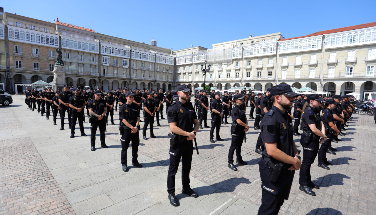 Presentación de los policías nacionales en prácticas