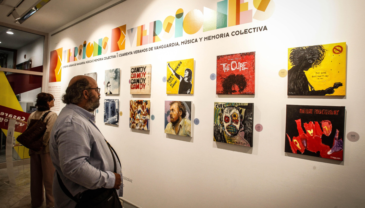 Una treintena de portadas de discos de artistas que participaron en el Festival Noroeste fueron versionados por distintos artistas plásticos, como homenaje a la historia de un evento que ya alcanza los 40 años