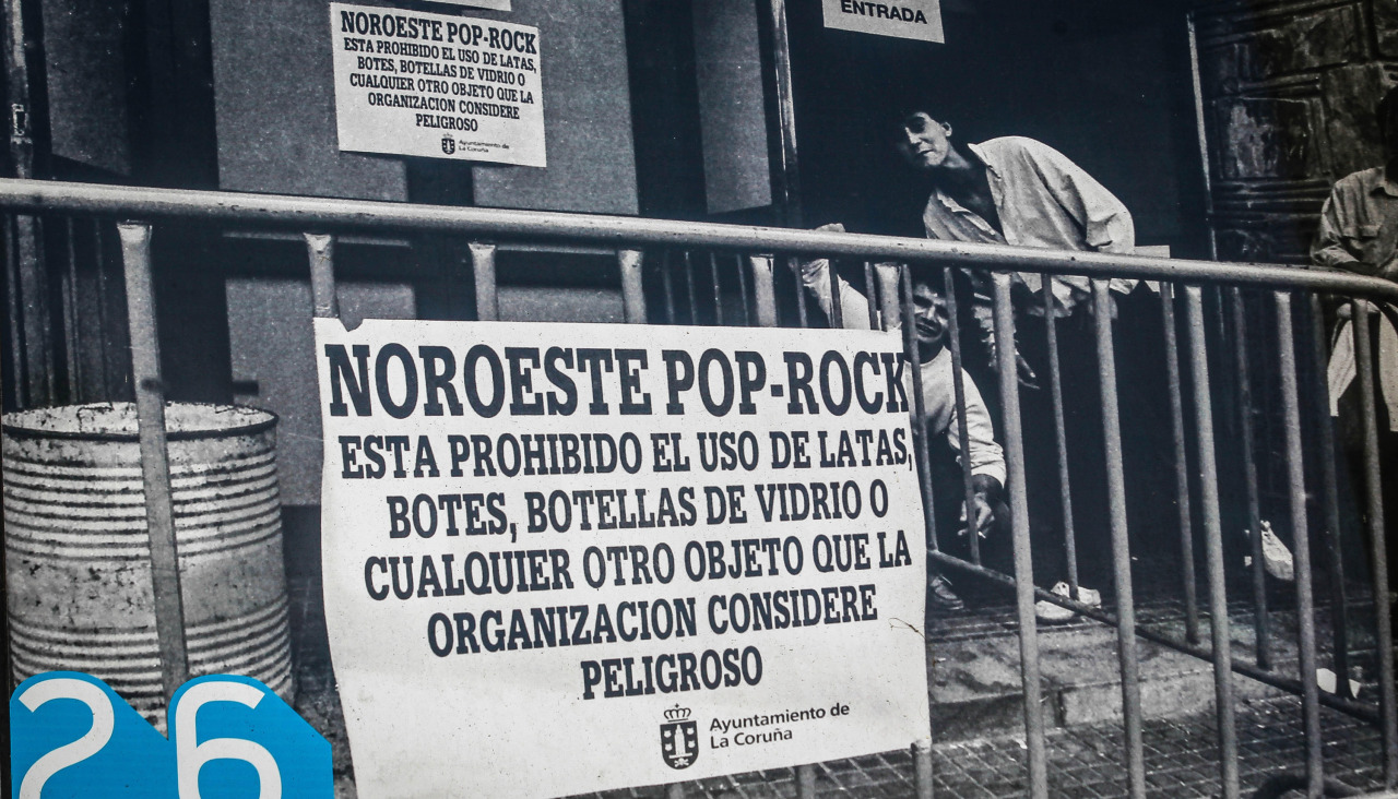 Imagen del primer Noroeste, a la vista en la exposición del exterior del Palacio de los Deportes de Riazor