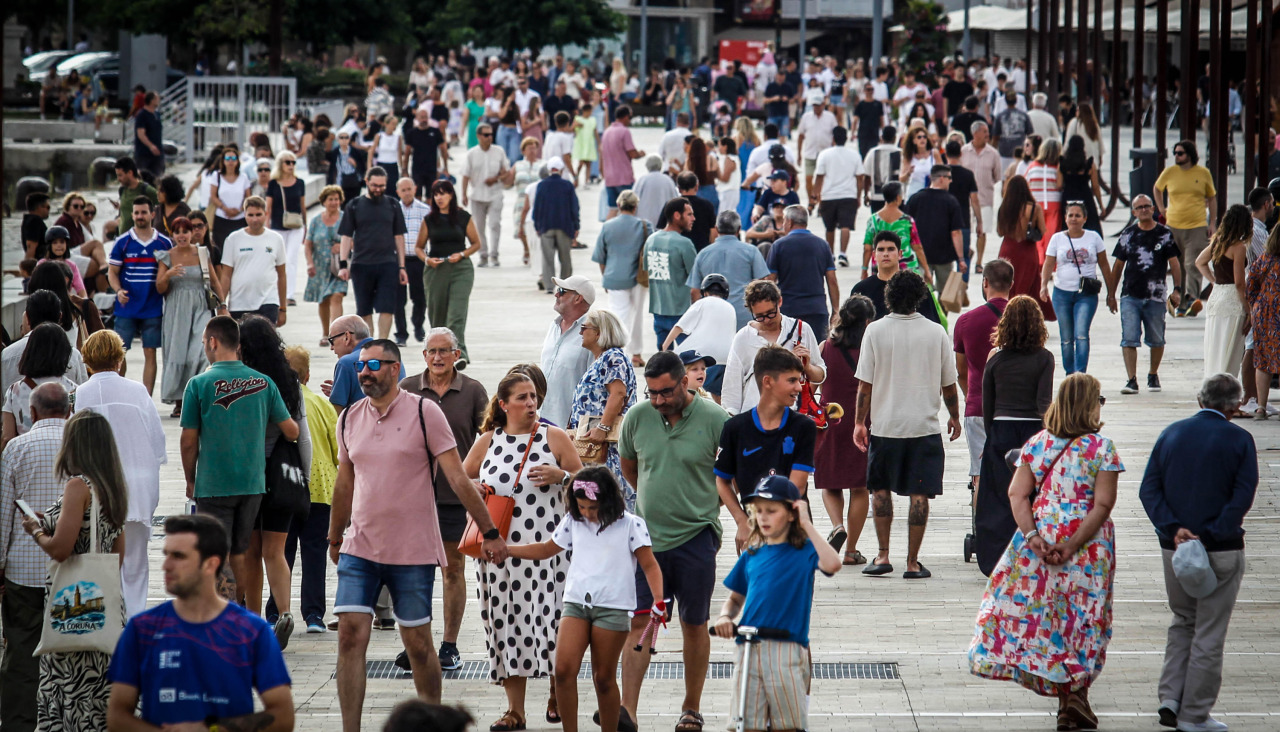 El paseo del Parrote, este domingo, lleno de personas