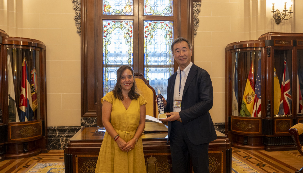 Takaaki Kajita e Inés Rey