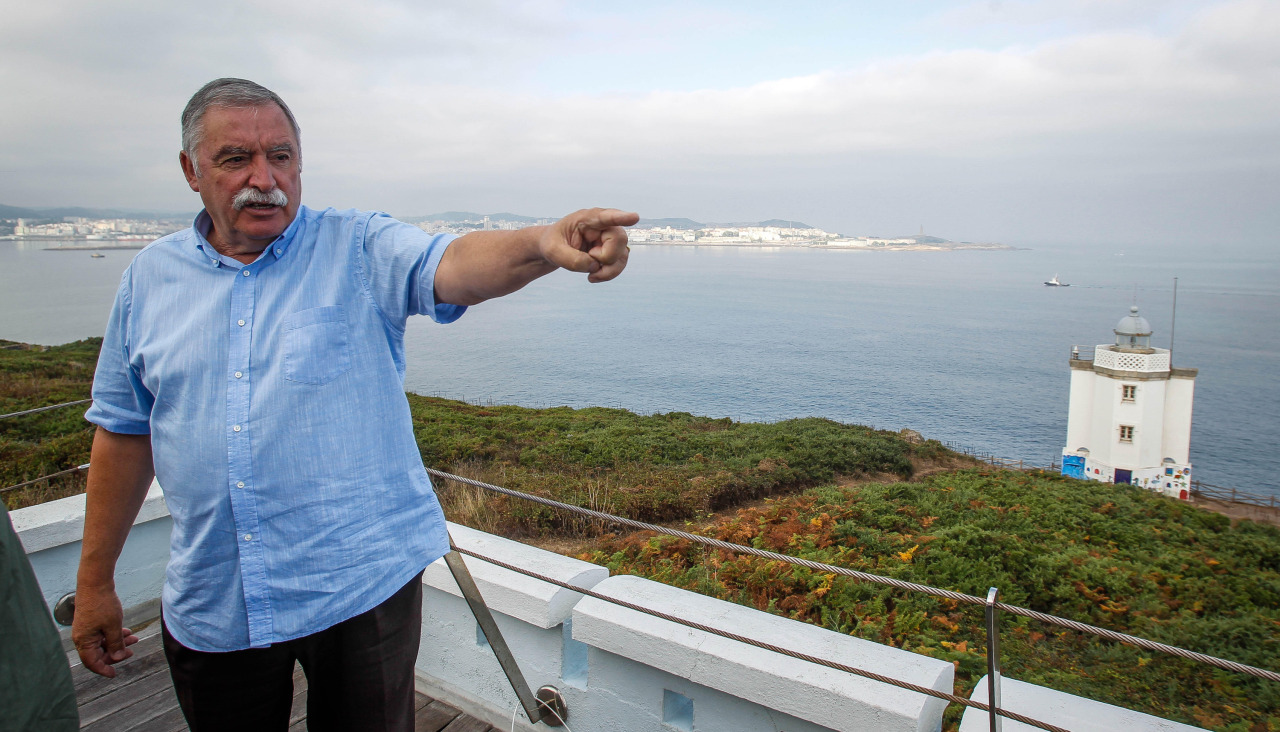 Ángel García Seoane, a primera hora de este miércoles en el faro de Mera