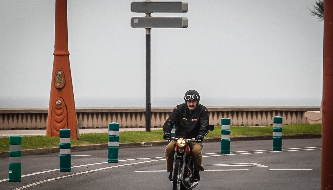 quintana. motos circulando por a Coruña