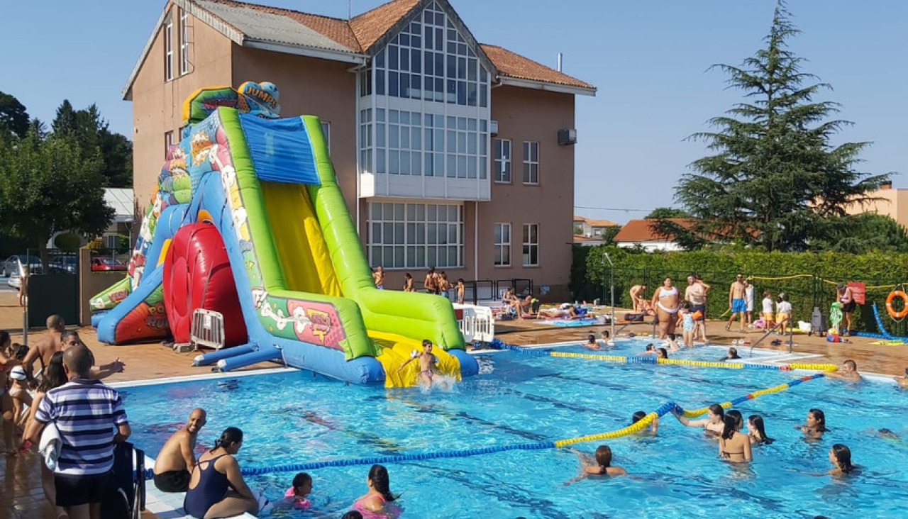 Piscina municipal de Carral
