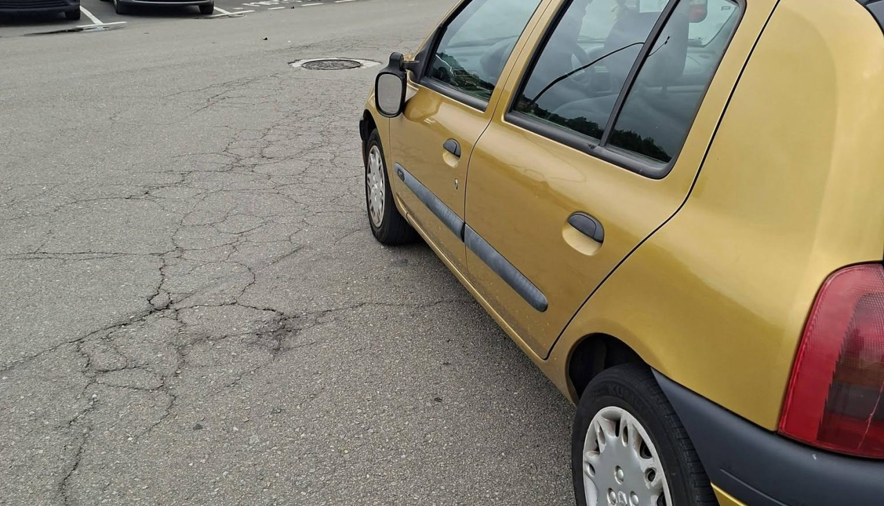 Imagen de un coche dañado