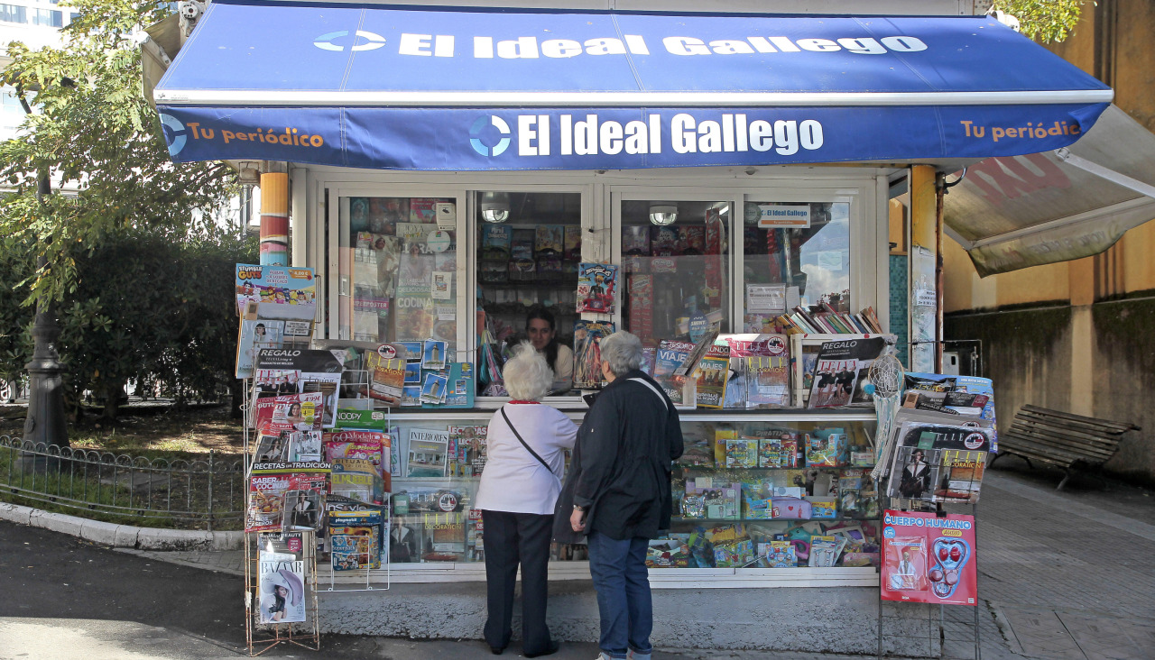 Varias personas en el Kiosko del Parque de Marte