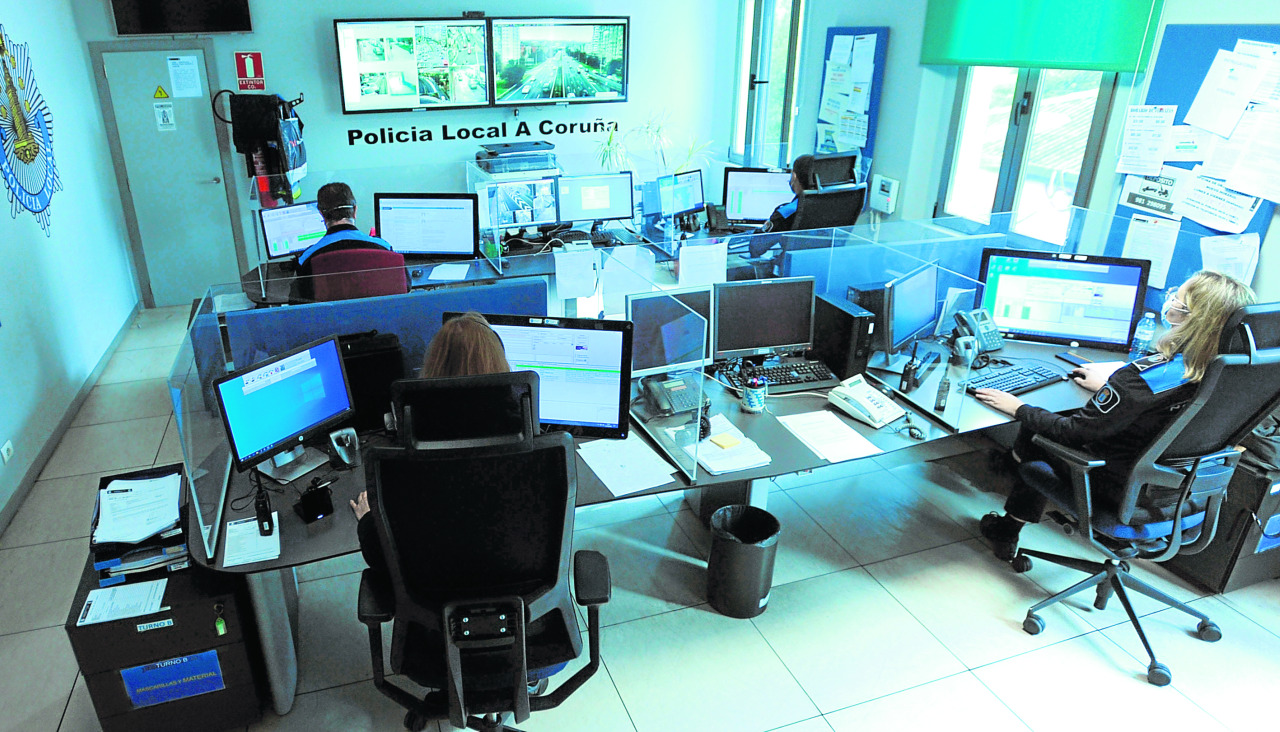Sala de pantallas del 092, donde se reciben todas las llamadas de los ciudadanos