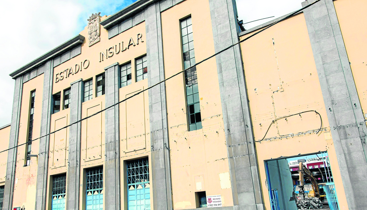 Fachada del antiguo Estadio Insular, que hoy es un parque