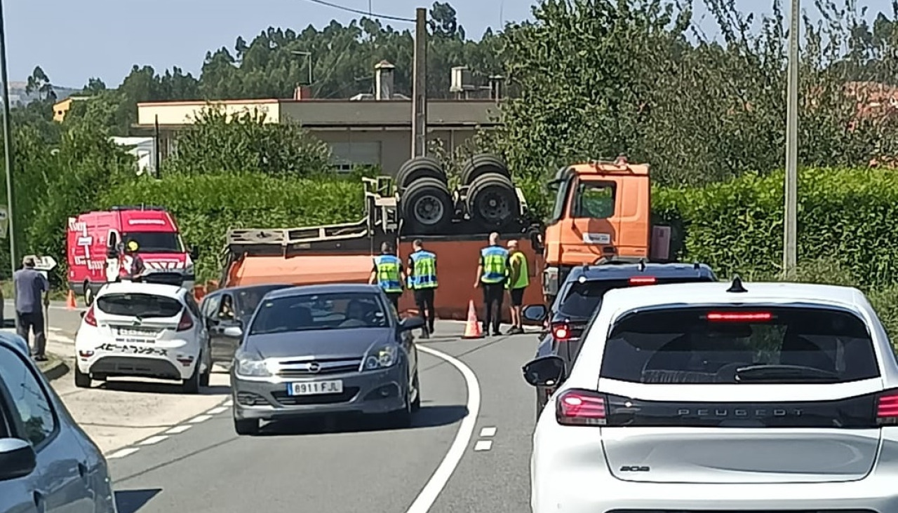 El accidente tuvo lugar en la AC-214