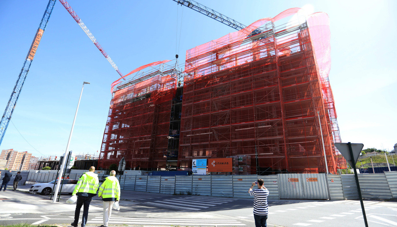 Obra del edificio de 50 viviendas municipal en Xuxán