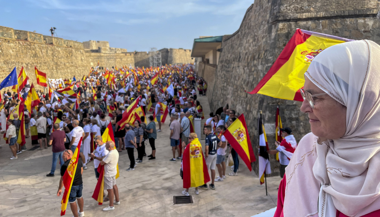 Asistentes a la manifestación con motivo del Día de Ceuta, convocada este miércoles ante todos los ayuntamientos de España